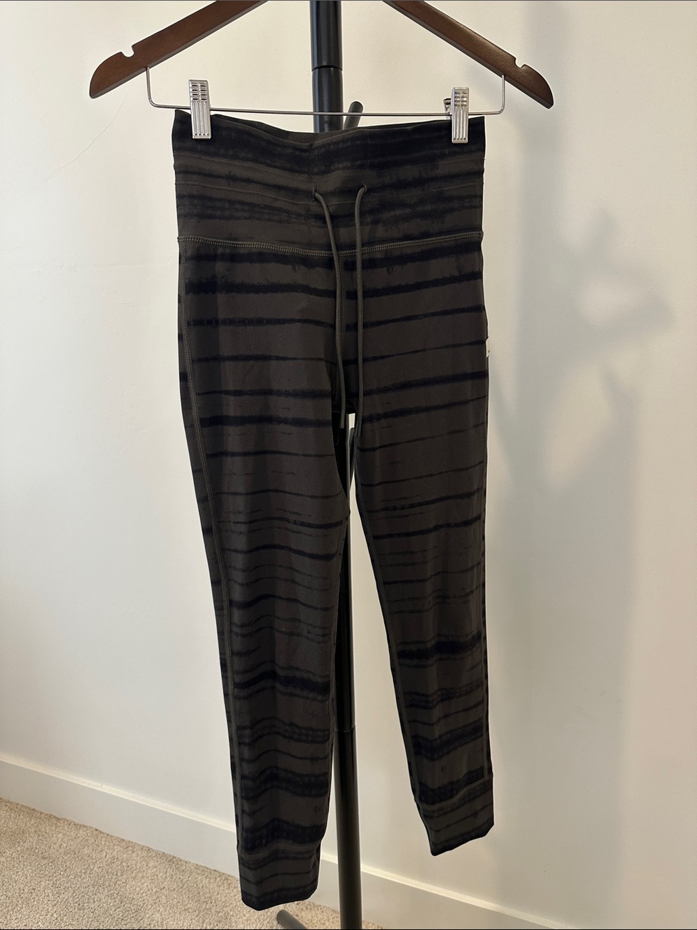 Vuori Black Striped High-Rise Leggings RARE